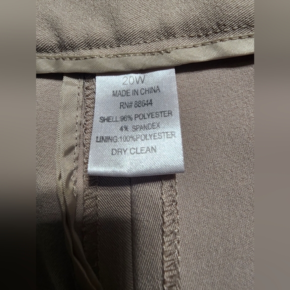 Womens size 20W Emily brand beige pant suit - Picture 7 of 10